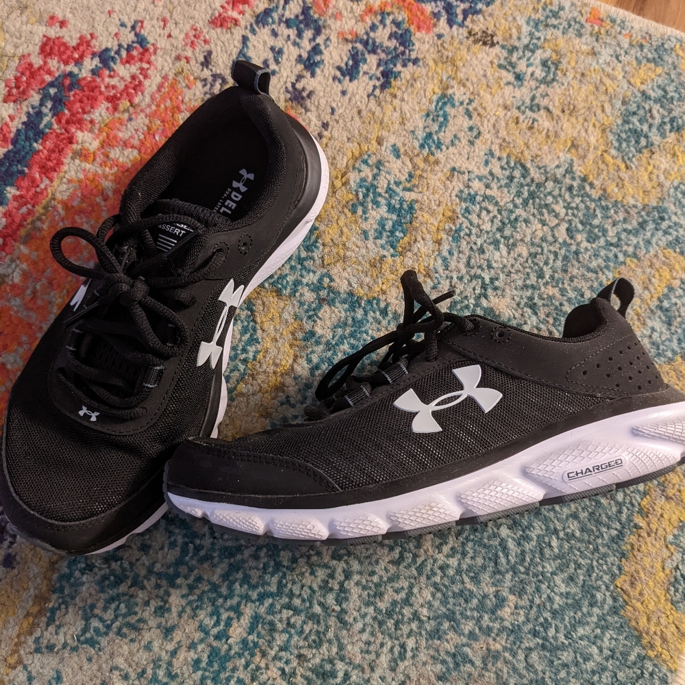 Under Armour black athletic shoes. Size 8.5